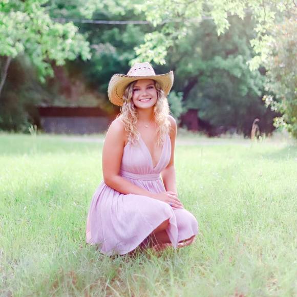 Meet your Posher, Kaylin - Picture 1 of 1